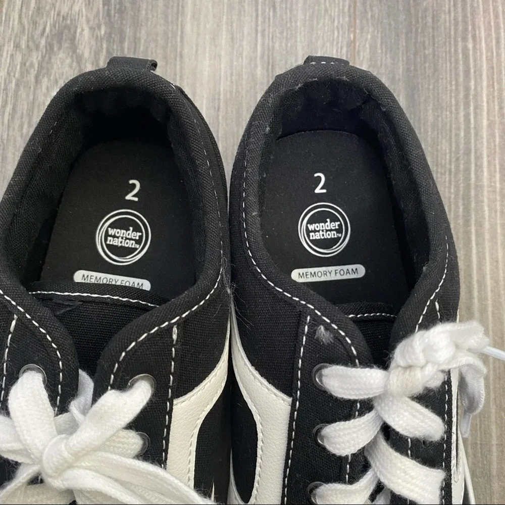 🌈 wonder nation kids sneakers size 2 - Picture 3 of 6